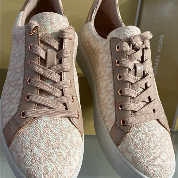 MK shoes - Picture 4 of 6